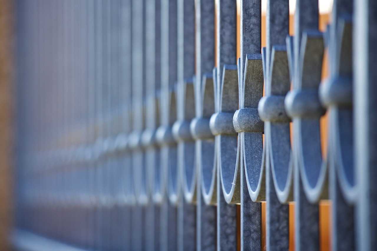 揭秘！铁艺护栏的五大常见问题与解决方法